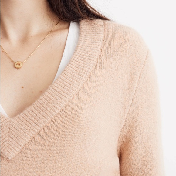 MADEWELL | Dashwood V-Neck Sweater in Coziest Yarn - Picture 4 of 7